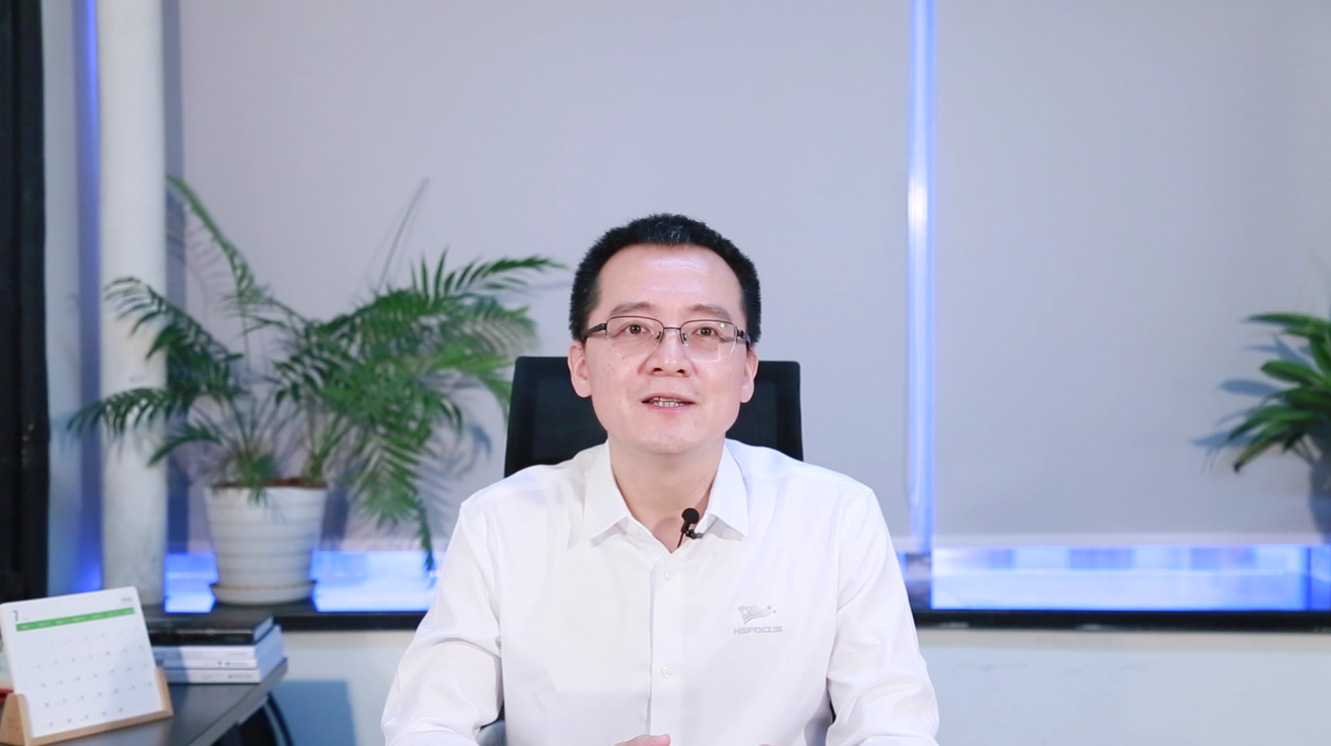 ͼƬ°üÀ¨ ÈË, ÊÒÄÚ, ÄÐ×Ó, ´°»§ÐÎòÒÑ×Ô¶¯ÌìÉú