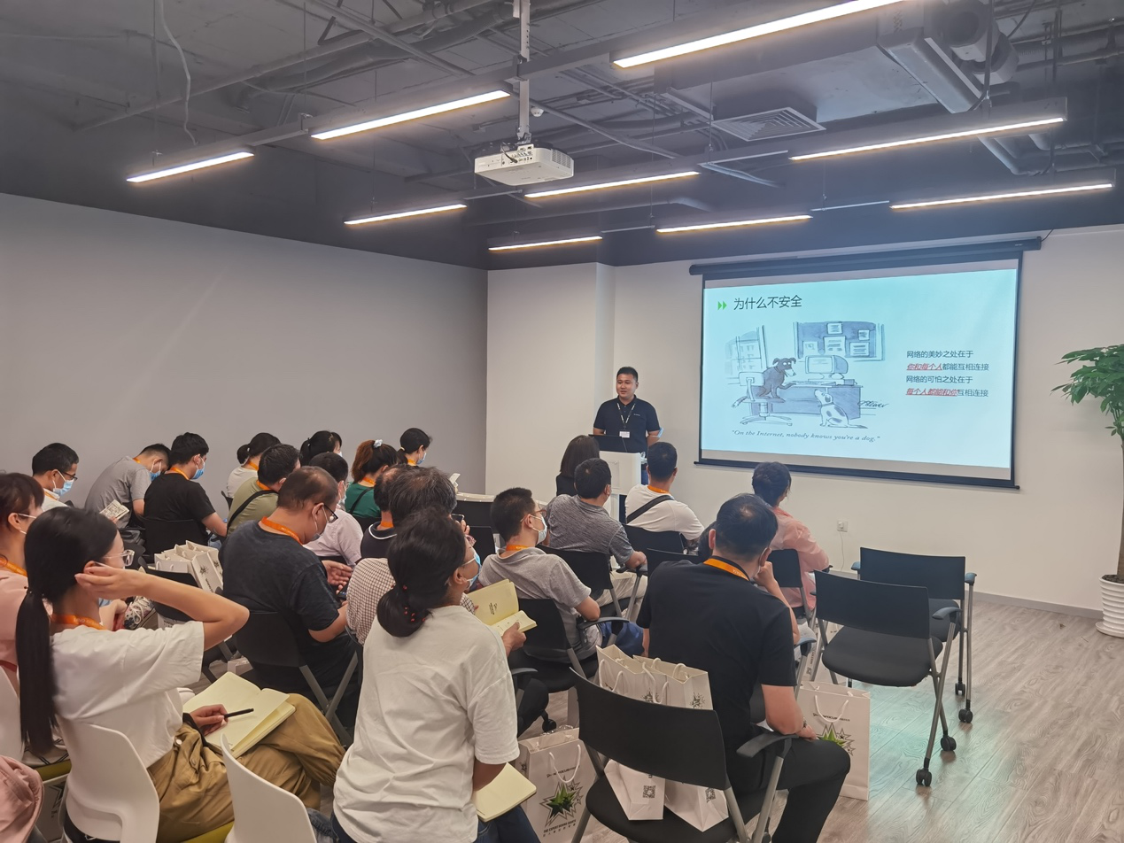 ¾Û»áÊÒÀïµÄÈËÃÇÐÎòÒÑ×Ô¶¯ÌìÉú